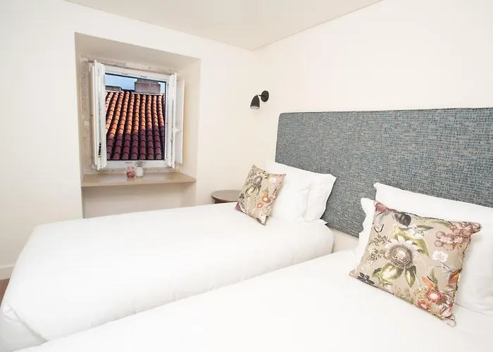 Deluxe One-Bedroom Apartment